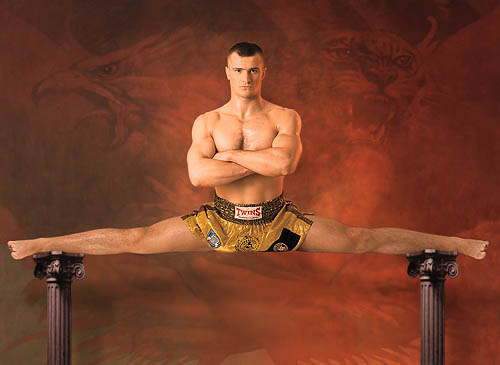 Újabb bizonyíték, hogy egy izmos test is lehet hajlékony: Crocop, azaz Mirko Filipovic, MMA versenyző